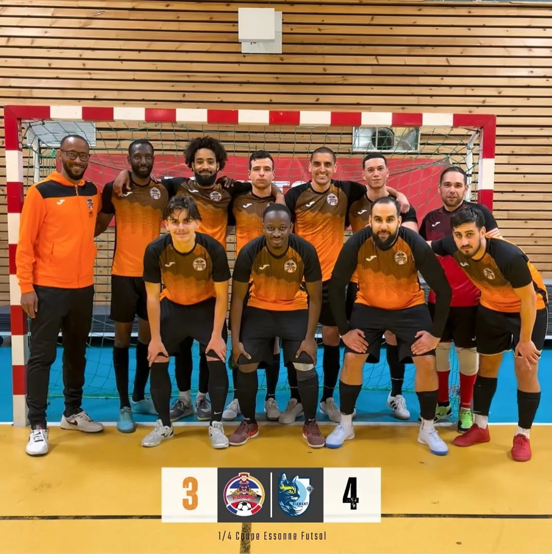 Équipe féminine du Futsal D’Igny alignée avant une rencontre à domicile
