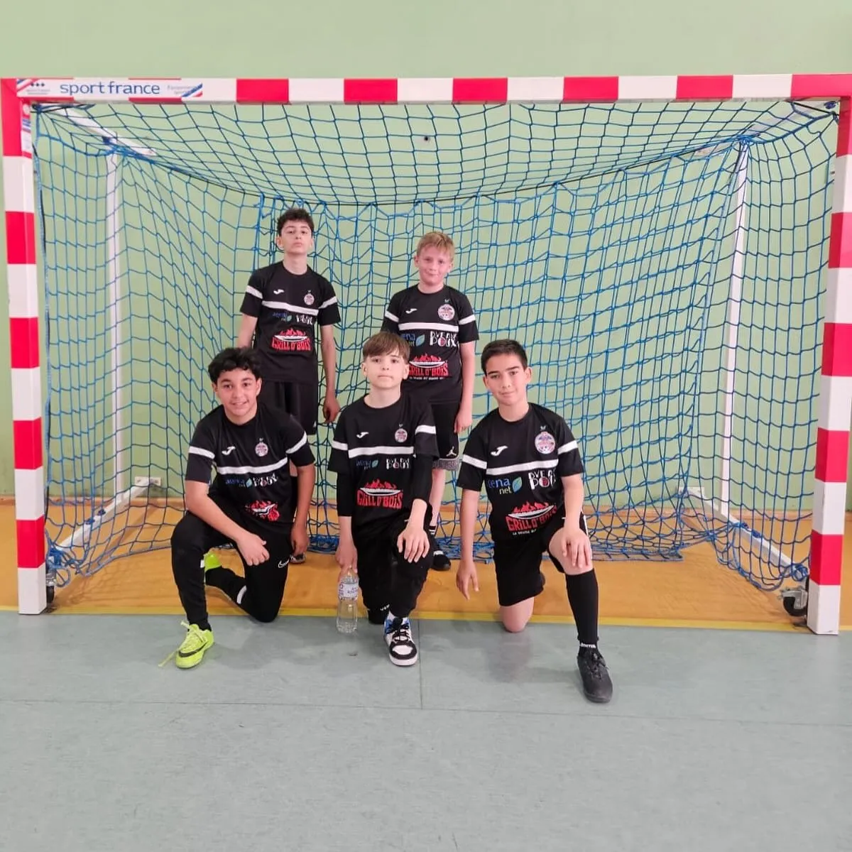 Joueuses du Futsal D’Igny réunies devant le but après leur rencontre