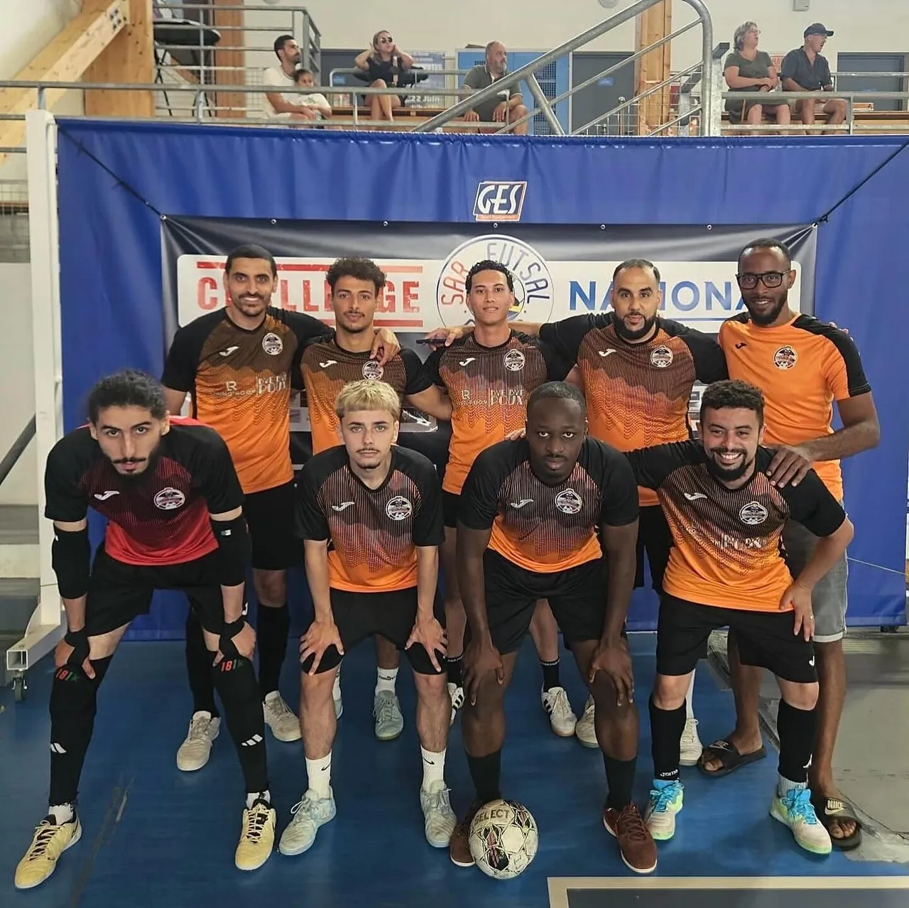 Jeunes joueurs du Futsal D’Igny réunis avec leurs éducateurs sportifs